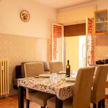 Posto Auto Gratuito Relax A 30 Metri Dal Mare Apartman Riva Ligure Kültér fotó