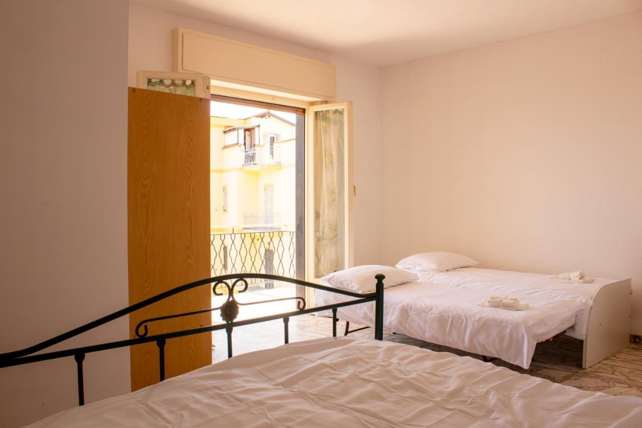 Posto Auto Gratuito Relax A 30 Metri Dal Mare Apartman Riva Ligure Kültér fotó