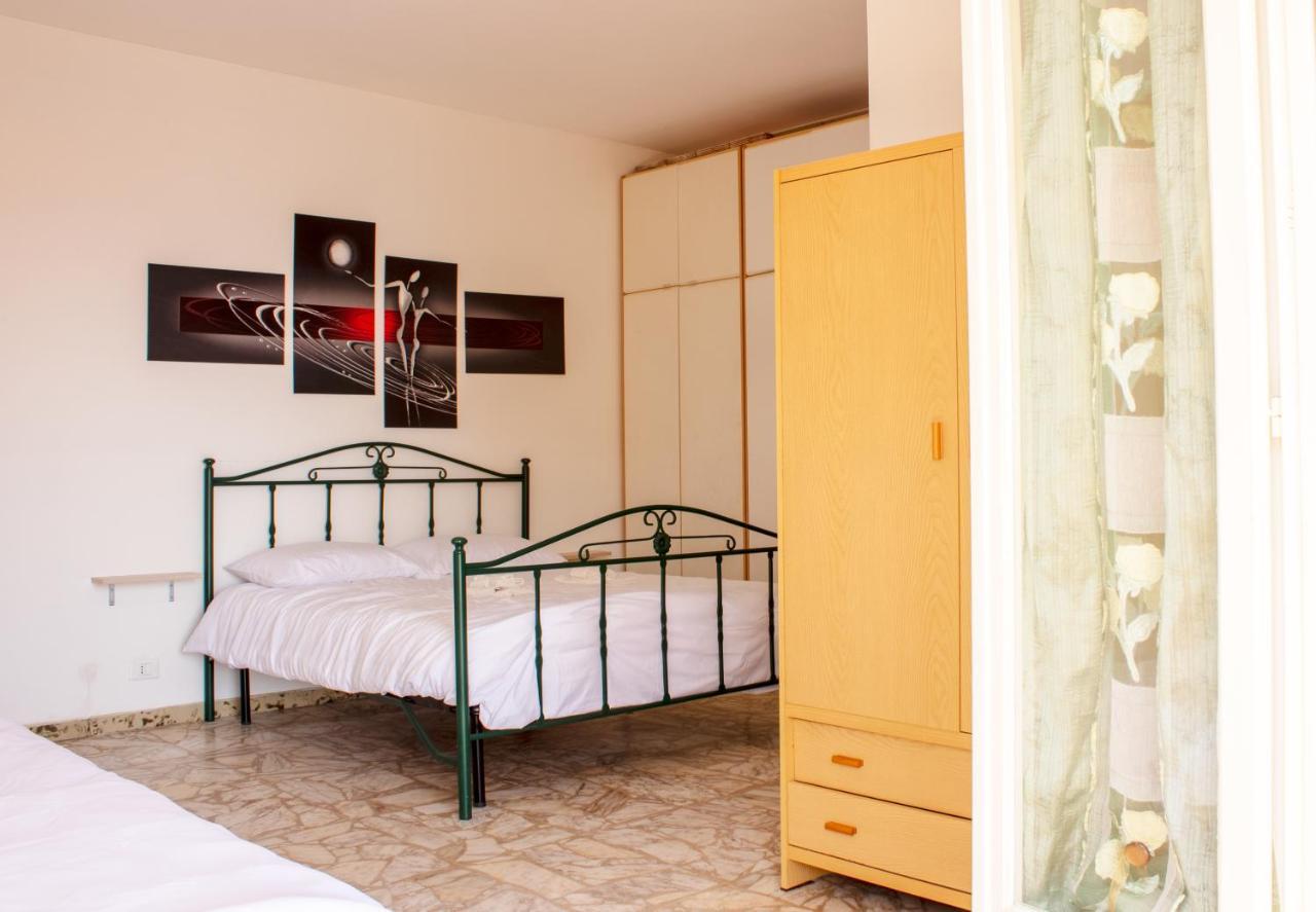 Posto Auto Gratuito Relax A 30 Metri Dal Mare Apartman Riva Ligure Kültér fotó