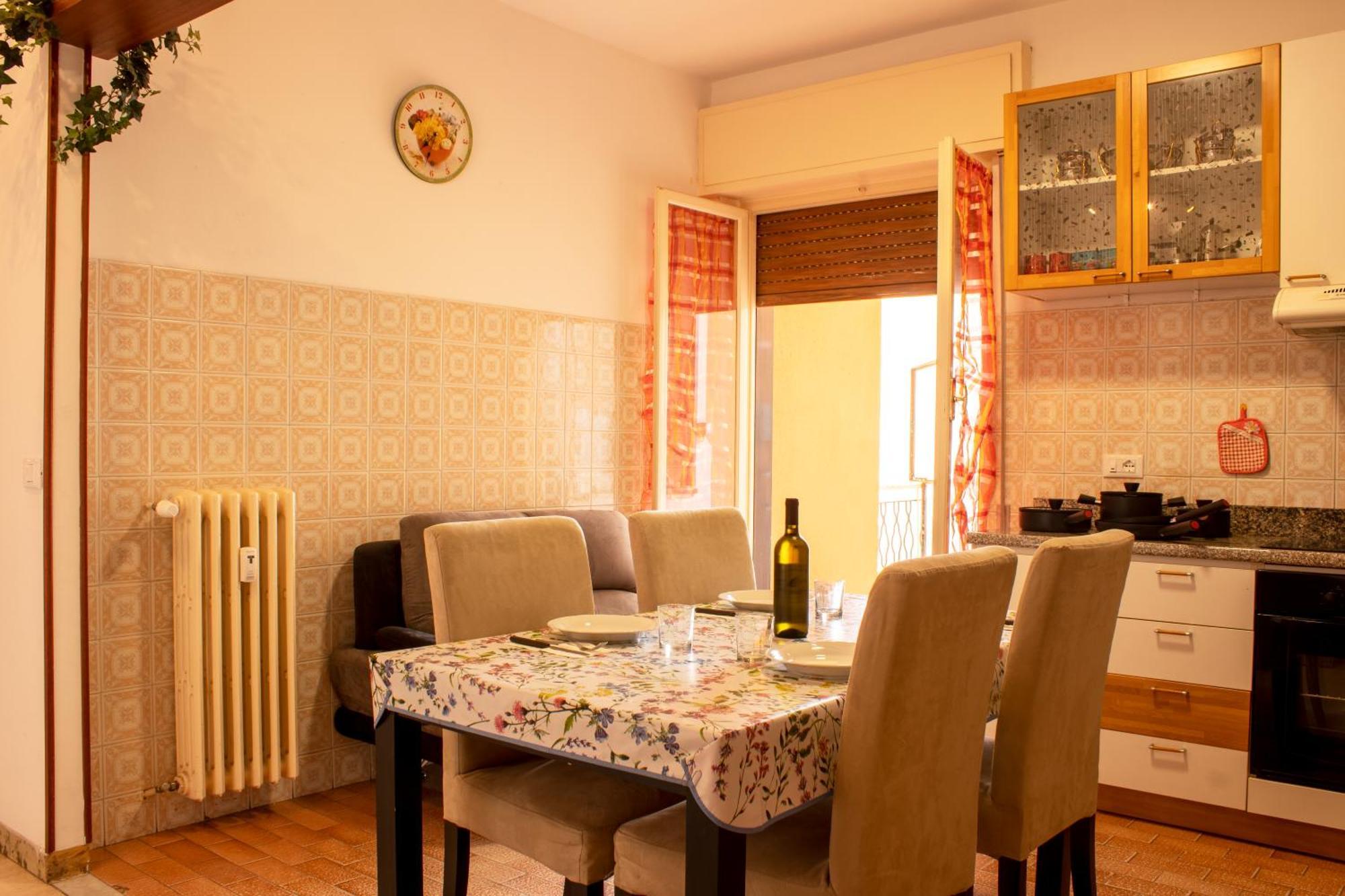 Posto Auto Gratuito Relax A 30 Metri Dal Mare Apartman Riva Ligure Kültér fotó