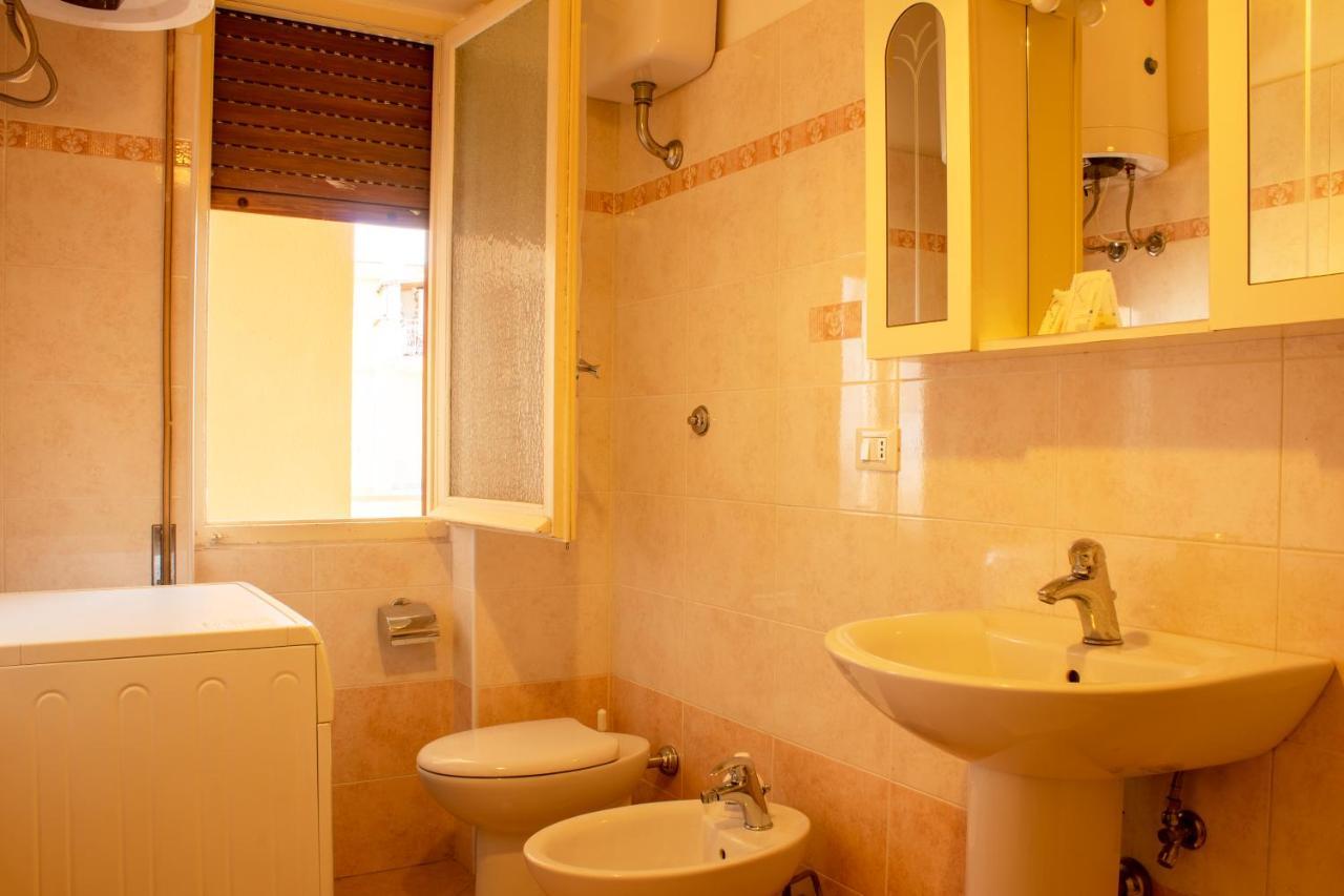 Posto Auto Gratuito Relax A 30 Metri Dal Mare Apartman Riva Ligure Kültér fotó