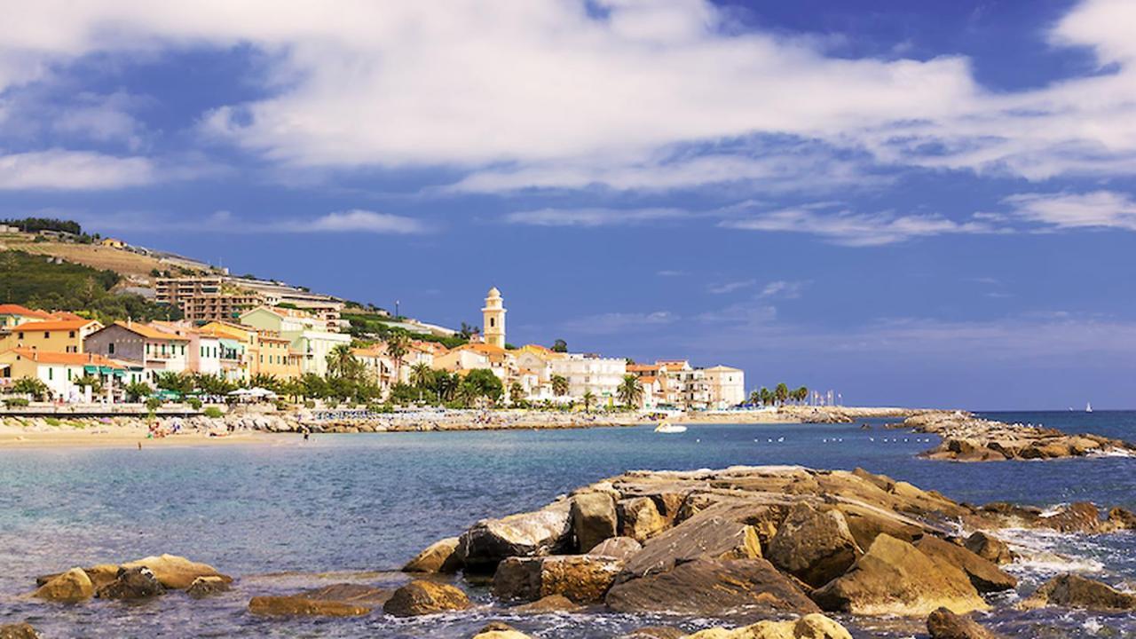 Posto Auto Gratuito Relax A 30 Metri Dal Mare Apartman Riva Ligure Kültér fotó