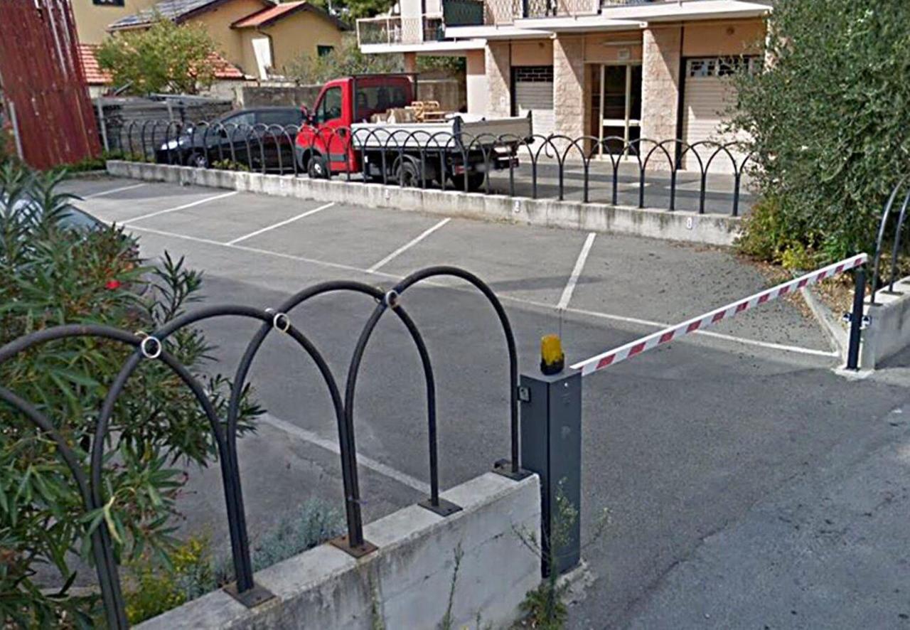 Posto Auto Gratuito Relax A 30 Metri Dal Mare Apartman Riva Ligure Kültér fotó